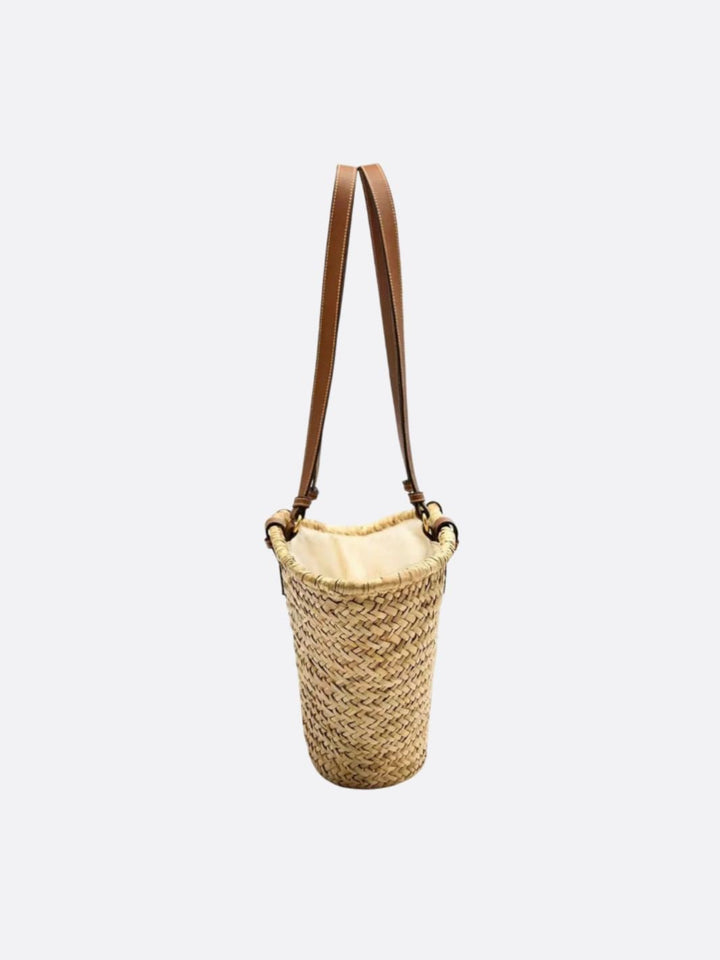 Panier en paille avec anse en cuir