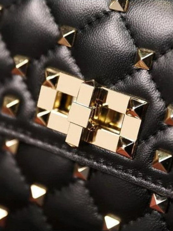 Sac à main clouté noir