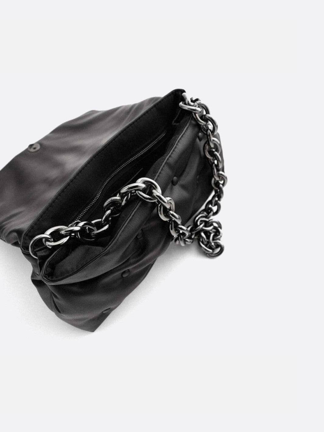 Sac noir matelassé avec chaine en bandoulière