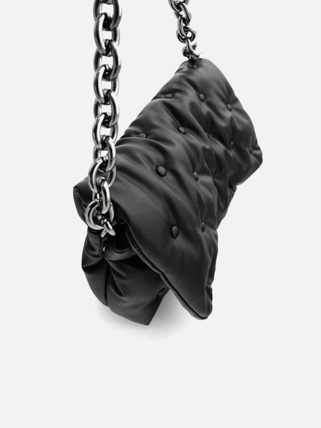 Sac noir matelassé avec chaine en bandoulière