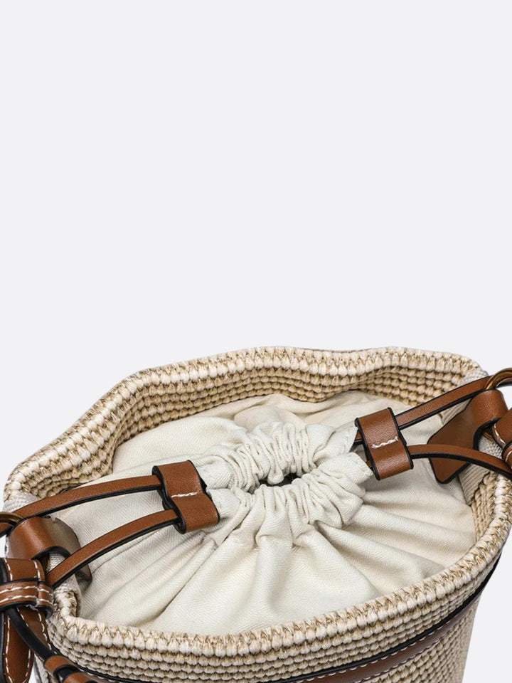 Sac seau en raphia et garniture cuir